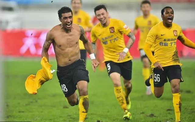  那不勒斯绝杀功臣赛后深情致谢球迷  
